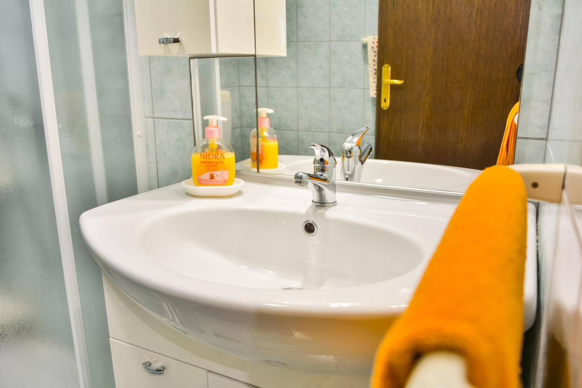 Apartments With A Parking Space Senj - 11520 部屋 写真